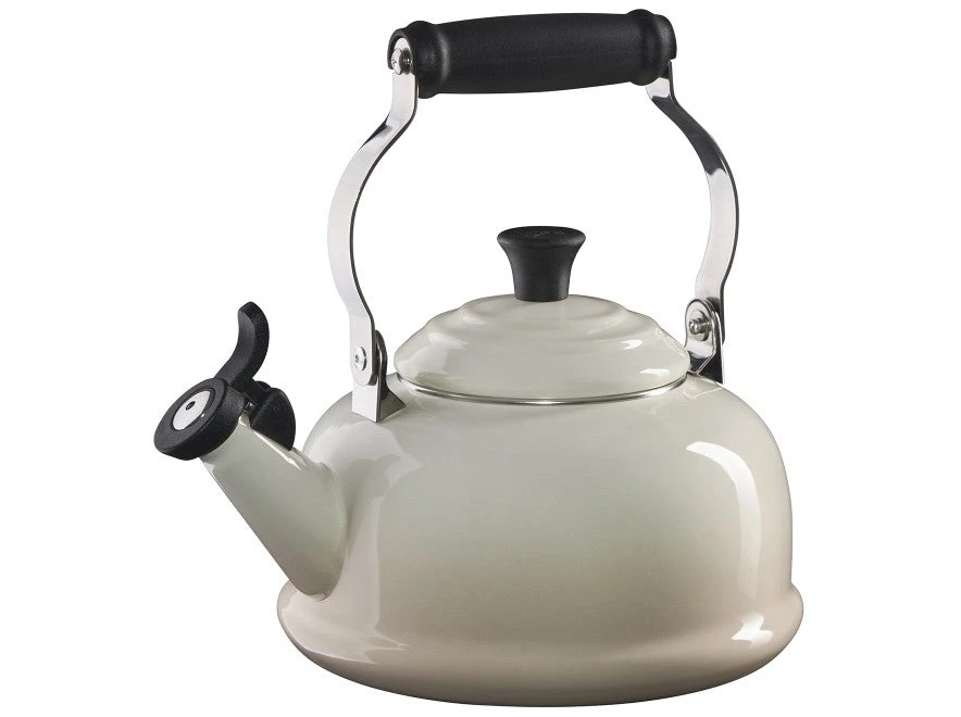Le Creuset Classic Whistling Kettle - Image 4